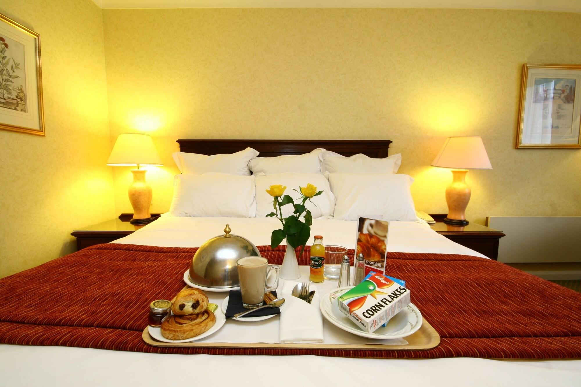 Urban Hotel Грентем Екстер'єр фото
