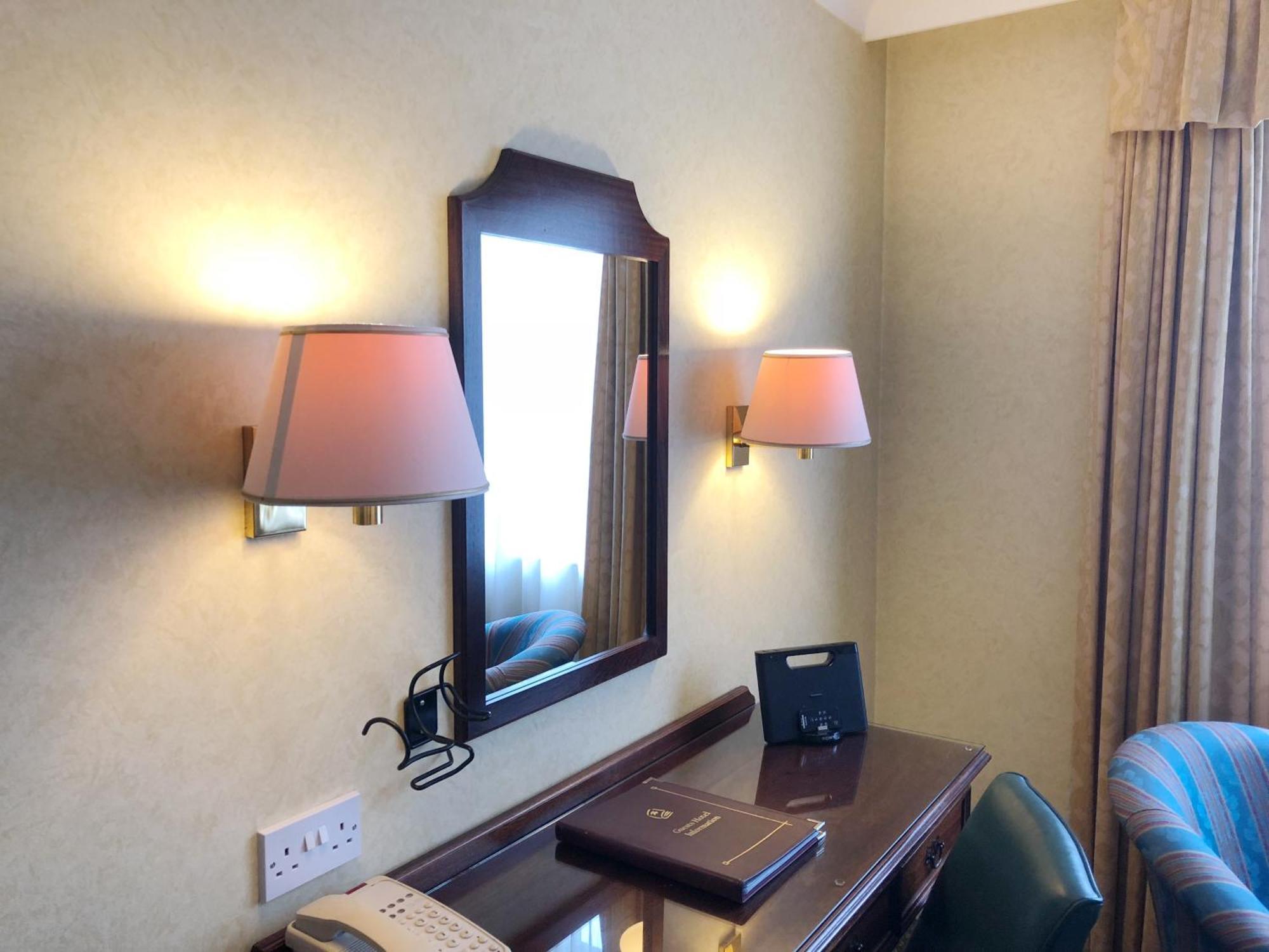 Urban Hotel Грентем Екстер'єр фото