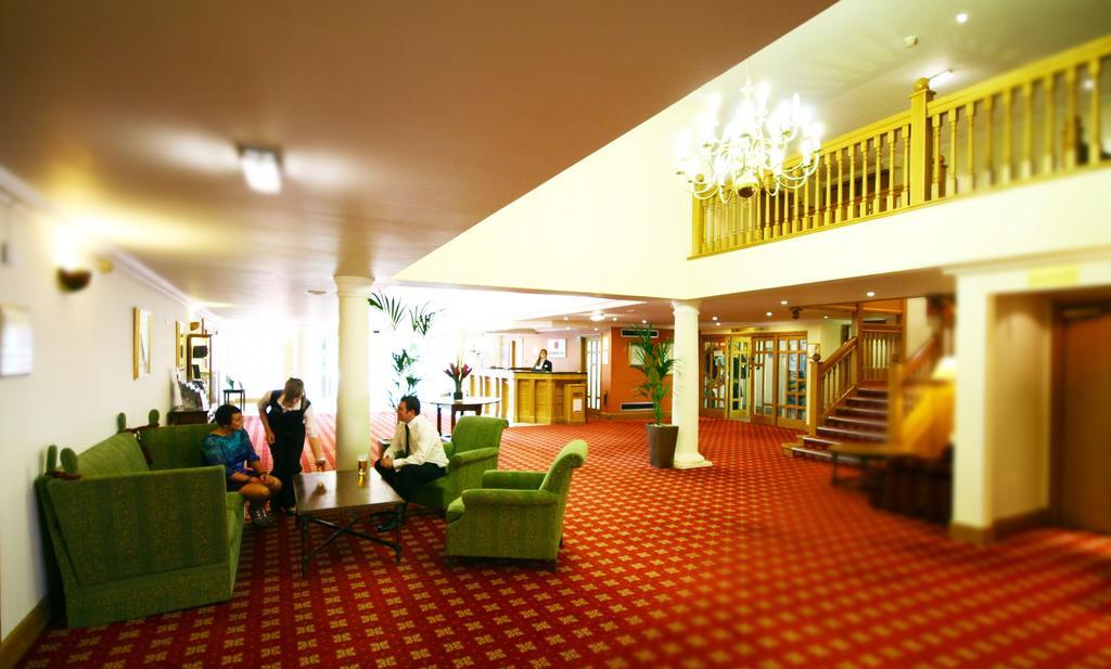 Urban Hotel Грентем Екстер'єр фото